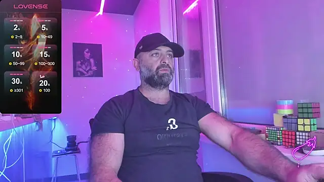 Snapshot of MAGABEAR077 chatting on 10.31.25 MAGABEAR077 online show from 10.31.25