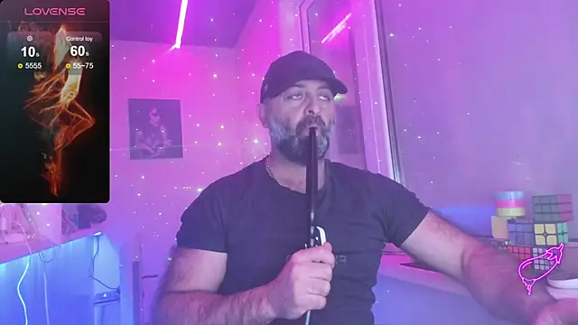 Snapshot of MAGABEAR077 chatting on 10.31.25 MAGABEAR077 online show from 10.31.25