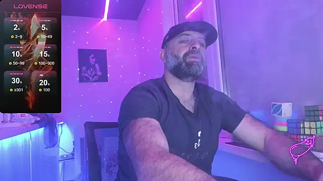 Snapshot of MAGABEAR077 chatting on 11.02.25 MAGABEAR077 online show from 11.02.25