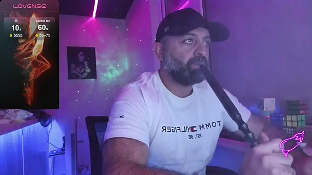 Snapshot of MAGABEAR077 chatting on 11.03.25 MAGABEAR077 online show from 11.03.25