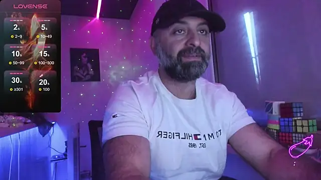 Snapshot of MAGABEAR077 chatting on 11.05.25 MAGABEAR077 online show from 11.05.25