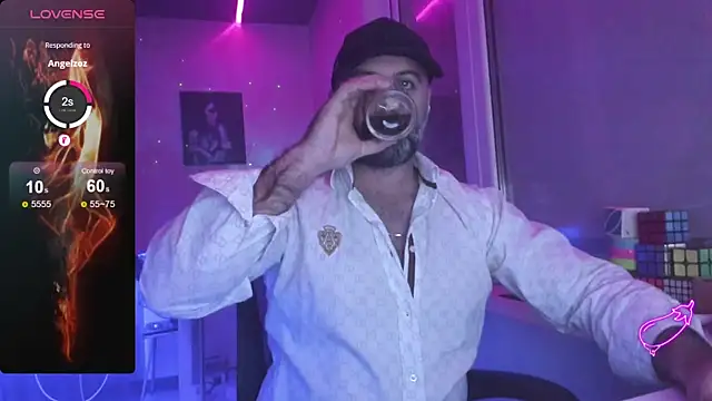 Snapshot of MAGABEAR077 chatting on 11.05.25 MAGABEAR077 online show from 11.05.25