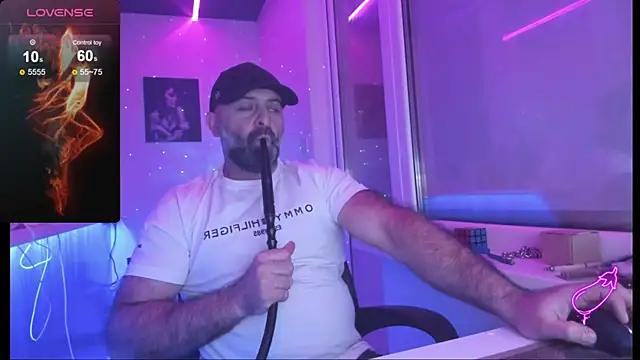 Snapshot of MAGABEAR077 chatting on 11.15.25 MAGABEAR077 online show from 11.15.25