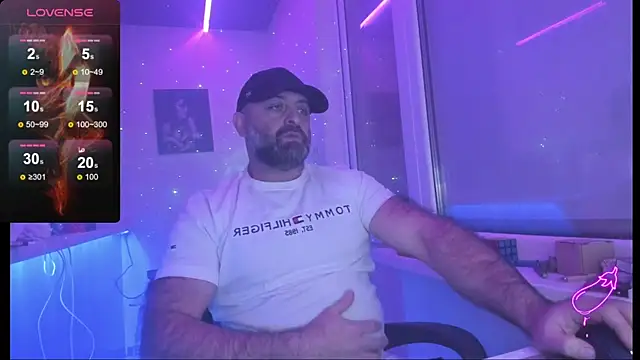 Snapshot of MAGABEAR077 chatting on 11.18.25 MAGABEAR077 online show from 11.18.25