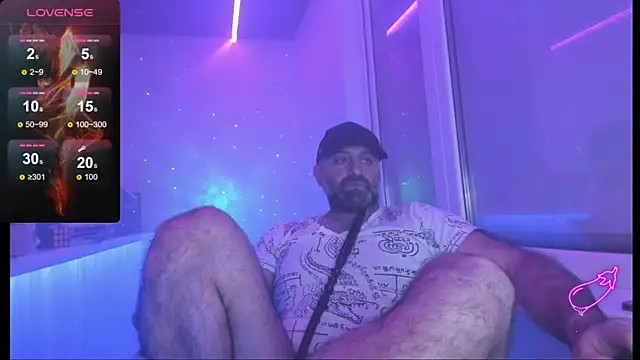 Snapshot of MAGABEAR077 chatting on 11.19.25 MAGABEAR077 online show from 11.19.25