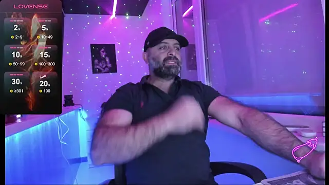 Snapshot of MAGABEAR077 chatting on 11.21.25 MAGABEAR077 online show from 11.21.25