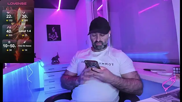 Snapshot of MAGABEAR077 chatting on 11.22.25 MAGABEAR077 online show from 11.22.25