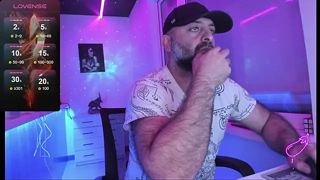 Snapshot of MAGABEAR077 chatting on 11.22.25 MAGABEAR077 online show from 11.22.25