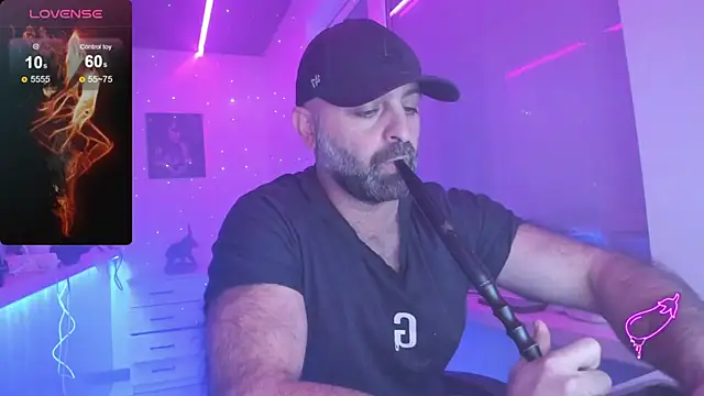 Snapshot of MAGABEAR077 chatting on 11.24.25 MAGABEAR077 online show from 11.24.25