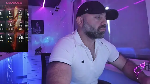 Snapshot of MAGABEAR077 chatting on 11.25.25 MAGABEAR077 online show from 11.25.25