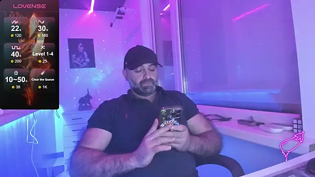 Snapshot of MAGABEAR077 chatting on 11.25.25 MAGABEAR077 online show from 11.25.25