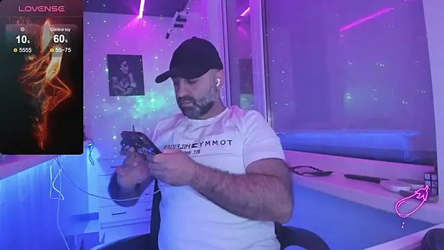 Snapshot of MAGABEAR077 chatting on 11.27.25 MAGABEAR077 online show from 11.27.25