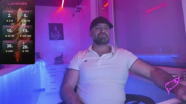 Snapshot of MAGABEAR077 chatting on 12.04.25 MAGABEAR077 online show from 12.04.25