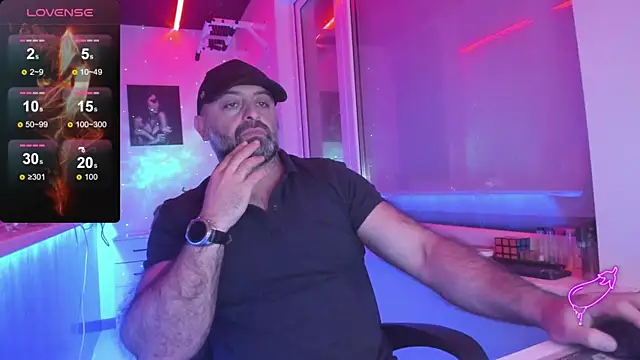 Snapshot of MAGABEAR077 chatting on 12.13.25 MAGABEAR077 online show from 12.13.25