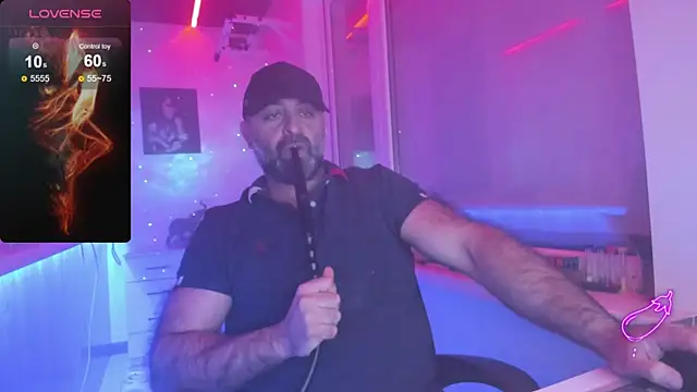 Snapshot of MAGABEAR077 chatting on 12.14.25 MAGABEAR077 online show from 12.14.25