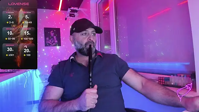 Snapshot of MAGABEAR077 chatting on 12.15.25 MAGABEAR077 online show from 12.15.25