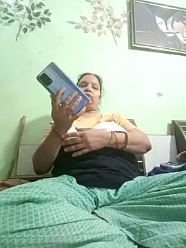 Snapshot of Kavya_kapoor chatting on 03.04.25 Kavya kapoor online show from 03.04.25