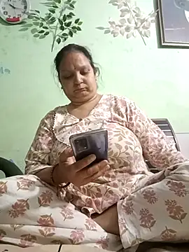 Snapshot of Kavya_kapoor chatting on 03.10.25 Kavya kapoor online show from 03.10.25