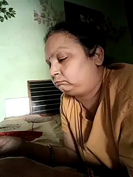 Snapshot of Kavya_kapoor chatting on 03.11.25 Kavya kapoor online show from 03.11.25