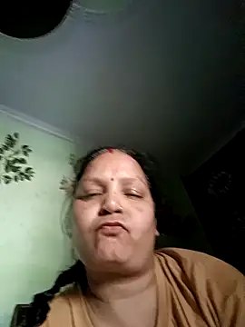 Snapshot of Kavya_kapoor chatting on 03.11.25 Kavya kapoor online show from 03.11.25