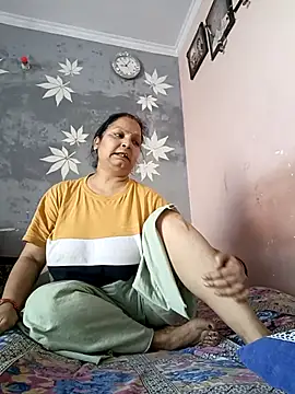 Snapshot of Kavya_kapoor chatting on 03.12.25 Kavya kapoor online show from 03.12.25