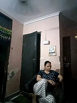 Snapshot of Kavya_kapoor chatting on 03.12.25 Kavya kapoor online show from 03.12.25