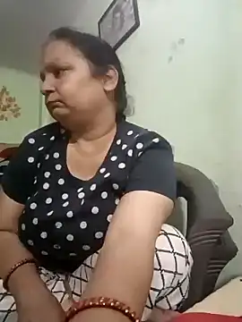 Snapshot of Kavya_kapoor chatting on 03.12.25 Kavya kapoor online show from 03.12.25