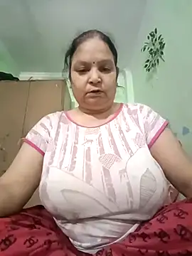 Snapshot of Kavya_kapoor chatting on 09.30.25 Kavya kapoor online show from 09.30.25