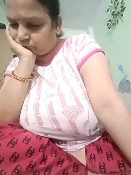 Snapshot of Kavya_kapoor chatting on 10.04.25 Kavya kapoor online show from 10.04.25