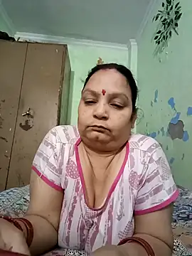 Snapshot of Kavya_kapoor chatting on 10.11.25 Kavya kapoor online show from 10.11.25