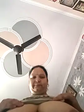 Snapshot of Kavya_kapoor chatting on 10.15.25 Kavya kapoor online show from 10.15.25