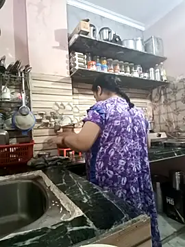 Snapshot of Kavya_kapoor chatting on 10.30.25 Kavya kapoor online show from 10.30.25