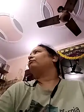 Snapshot of Kavya_kapoor chatting on 10.30.25 Kavya kapoor online show from 10.30.25