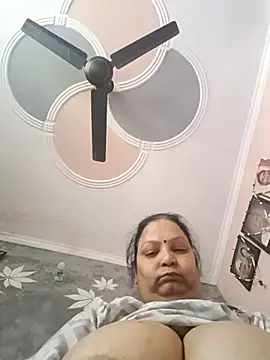 Snapshot of Kavya_kapoor chatting on 11.26.25 Kavya kapoor online show from 11.26.25