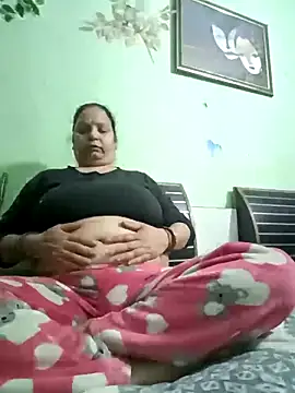 Snapshot of Kavya_kapoor chatting on 12.14.25 Kavya kapoor online show from 12.14.25