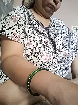 Snapshot of Kavya_kapoor chatting on 06.06.26 Kavya kapoor online show from 06.06.26