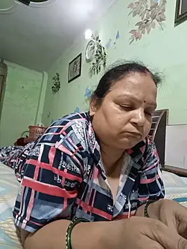 Snapshot of Kavya_kapoor chatting on 06.10.26 Kavya kapoor online show from 06.10.26