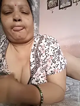 Snapshot of Kavya_kapoor chatting on 06.14.26 Kavya kapoor online show from 06.14.26