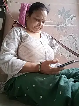 Snapshot of Kavya_kapoor chatting on 06.18.26 Kavya kapoor online show from 06.18.26