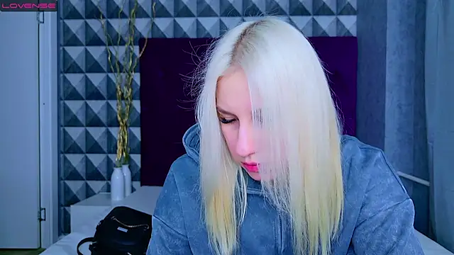 Snapshot of NellyStorm chatting on 02.19.25 NellyStorm online show from 02.19.25