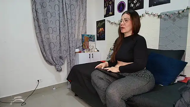 Snapshot of scarlett__morgan chatting on 06.05.26 scarlett morgan online show from 06.05.26