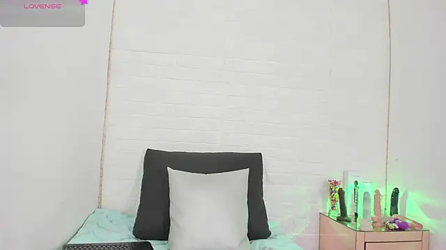 nathally roses online show from 02.13.25