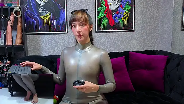 CamiilaMarti online show from 09.12.25