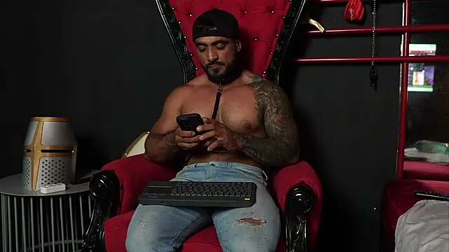 Snapshot of ERIC_HARRISON chatting on 10.25.25 ERIC HARRISON online show from 10.25.25