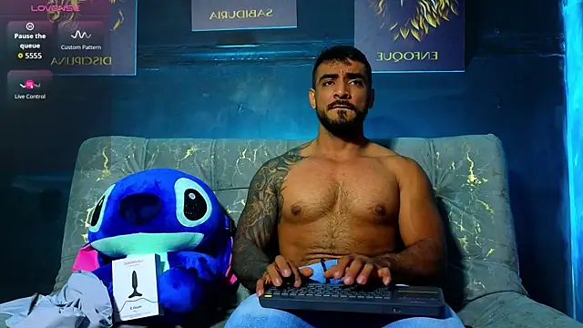 Snapshot of ERIC_HARRISON chatting on 10.25.25 ERIC HARRISON online show from 10.25.25