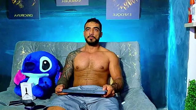 Snapshot of ERIC_HARRISON chatting on 10.28.25 ERIC HARRISON online show from 10.28.25