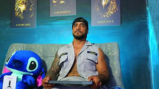 Snapshot of ERIC_HARRISON chatting on 10.31.25 ERIC HARRISON online show from 10.31.25