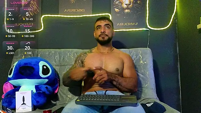 Snapshot of ERIC_HARRISON chatting on 11.15.25 ERIC HARRISON online show from 11.15.25