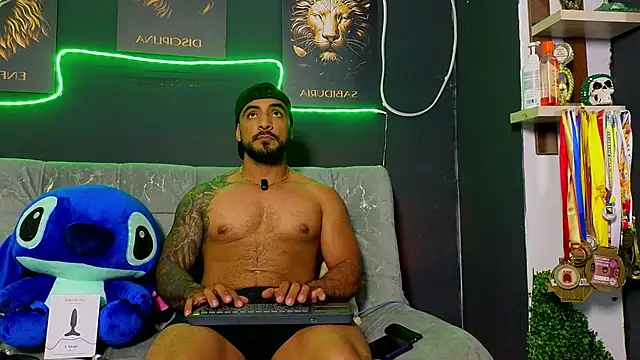 Snapshot of ERIC_HARRISON chatting on 11.28.25 ERIC HARRISON online show from 11.28.25