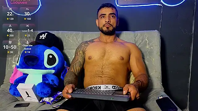 Snapshot of ERIC_HARRISON chatting on 12.03.25 ERIC HARRISON online show from 12.03.25